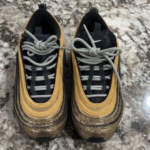 Woman Nike Air max 97 metallic gold